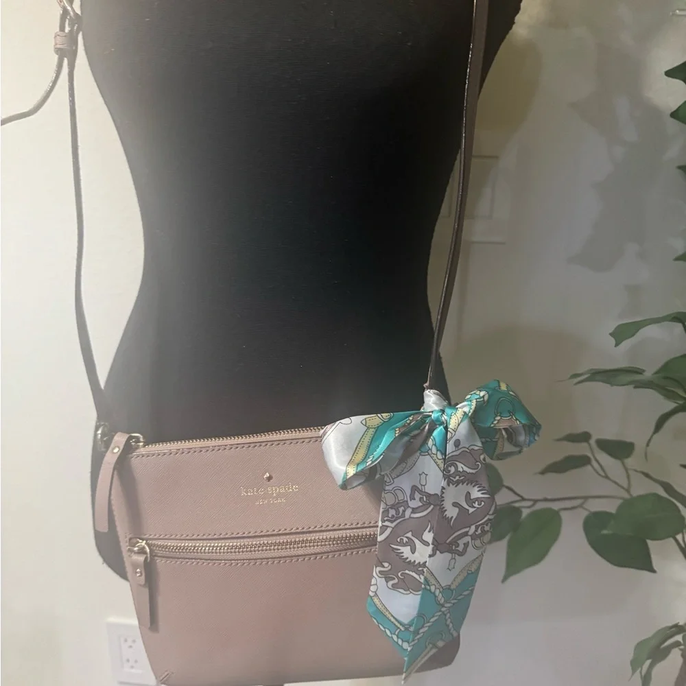 Kate Spade Laurel Way Crossbody – Taupe | EUC